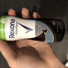 Swatch de iPinkv9 : Déodorant Invisible Aqua, Rexona