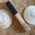 Swatch de Flo-Riane Beauty Test : Radiant Creamy Concealer - Anti-Cernes Eclat, Nars