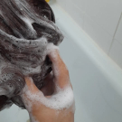 Swatch de miniwinnie : Masque poudre traitant pellicules persistantes, Klorane