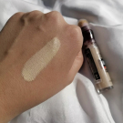 Swatch de So-precious : Instant Anti Age l'Effaceur Yeux, Maybelline New York