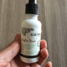 Swatch de Isa.alpha3 : Sérum Botanique Booster Éclat Anti-Taches - Perfect Pisum, Saeve