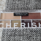 Swatch de Tofvi : Fard a paupières, Révolution Skincare