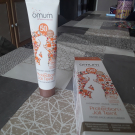Swatch de Tofvi : Creme protection joli teint, Omum