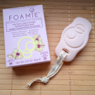 Swatch de Clémentine Lctr : Après shampooing Hibiskiss marque Foamie, Foamous