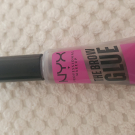 Swatch de Inès.D : The brow glue, NYX Professional Mak