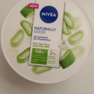 Swatch de rodetlili : NIVEA NATURALLY GOOD, Nivea