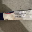 Swatch de Glycine : POMMADE CICATRISANTE, Hansaplast