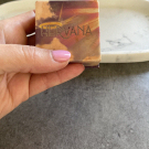 Swatch de Glycine : Hervana, Benefit Cosmetics