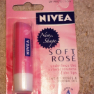 Swatch de charlyvandv : Nivea soft rosé baume à lèvres, Nivea