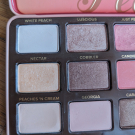 Swatch de Little_me : Sweet Peach Palette de fards à paupières, Too Faced