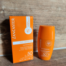 Swatch de Sofifi62 : Sun sensitive fluide teinté matifiant, Lancaster