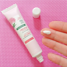 Swatch de DoriouneTwins2022 : Crème riche apaisante à la Pivoine Bio, Klorane