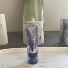 Swatch de Glycine : Watt's Up, Benefit Cosmetics