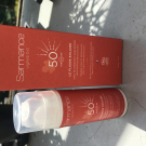 Swatch de Girly'S Family : Fluide solaire bio SPF50, Sarmance