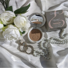 Swatch de Mostabledi : Poudre compacte bonne mine, Embryolisse