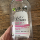 Swatch de Glycine : Solution Micellaire Tout en 1, Garnier SkinActive