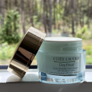 Swatch de Marine31 : Day Wear Soin Expert Multi-Protection SPF 15, Estée Lauder