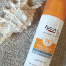 Swatch de pilpous : Sun Photoaging Control Fluid SPF 50, Eucerin