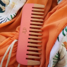 Swatch de Godiee : Peigne en bois, Jean Louis David