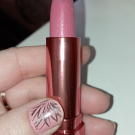 Swatch de Lilymi : Plumping gel lipstick flower & herb, Catrice