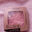 Swatch de Lilymi : Blush box glowing   multicolour, Catrice