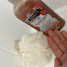 Swatch de Mygtesteuse : GELÉE DE DOUCHE ADOUCISSANTE FRAISE ET TOMATES BIO, Coslys