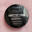 Swatch de Lilymi : Poudre Matifiante Prime and Fine, Catrice