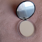 Swatch de Lilymi : Poudre Matifiante Prime and Fine, Catrice