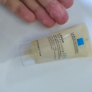 Swatch de zaz19 : Huile Lavante Relipidante Anti-Irritations - Lipikar Huile, La Roche-Posay