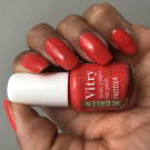 Swatch de La Beauté de Lâm : Vernis Be Green, Vitry