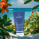 Swatch de Paillettes cosmiques : Masque exfoliant enzymatique, Guérande Cosmetics