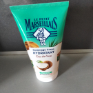 Swatch de Martinou49700 : Soin gommant corps, Le Petit Marseillais