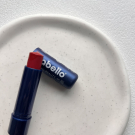 Swatch de Jade : Caring Beauty Red SPF30, Labello