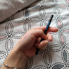 Swatch de Lilymi : Multi-chrome eye pencil, Catrice