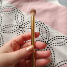 Swatch de Lilymi : Pinceau rond fard à paupières, Catrice