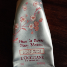 Swatch de Olivia1423 : Crème Mains Fleurs de Cerisier, L'Occitane