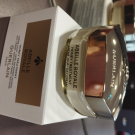 Swatch de Olivia1423 : Abeille Royale crème de jour Day cream, Guerlain