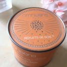 Swatch de aloe2 : Reflets de Soie Poudre Parfumée Irisée, Omnisens