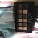 Swatch de Lou34540 : Palette ombre à paupières The Nudes, Maybelline New York