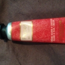 Swatch de Louisem9 : Crème Mains Karité, L'Occitane