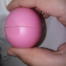 Swatch de Leyna : Baume à Lèvres Smoothie Sphere Lip Balm, Eos