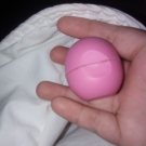 Swatch de Leyna : Baume à Lèvres Smoothie Sphere Lip Balm, Eos