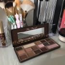Swatch de Laharissa79 : Chocolate bar - Palette de fards à paupières, Too Faced