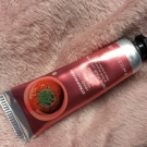 Swatch de Agatha122 : Crème mains Fraise, The Body Shop