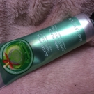 Swatch de Agatha122 : Crème mains Fraise, The Body Shop