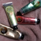 Swatch de Agatha122 : Crème mains Fraise, The Body Shop