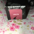 Swatch de Léa lastar : Everlasting Liquid Lipstick - Rouge à lèvres liquide, KAT VON D BEAUTY