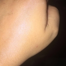 Swatch de Marieglenn : Highlighter Afterglow Tenue 8H - Enlumineur, Urban Decay