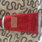 Swatch de tc04 : Crème Mains & Ongles Roses et Reines, L'Occitane