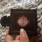 Swatch de tc04 : Black Opium Eau de parfum, Yves Saint Laurent